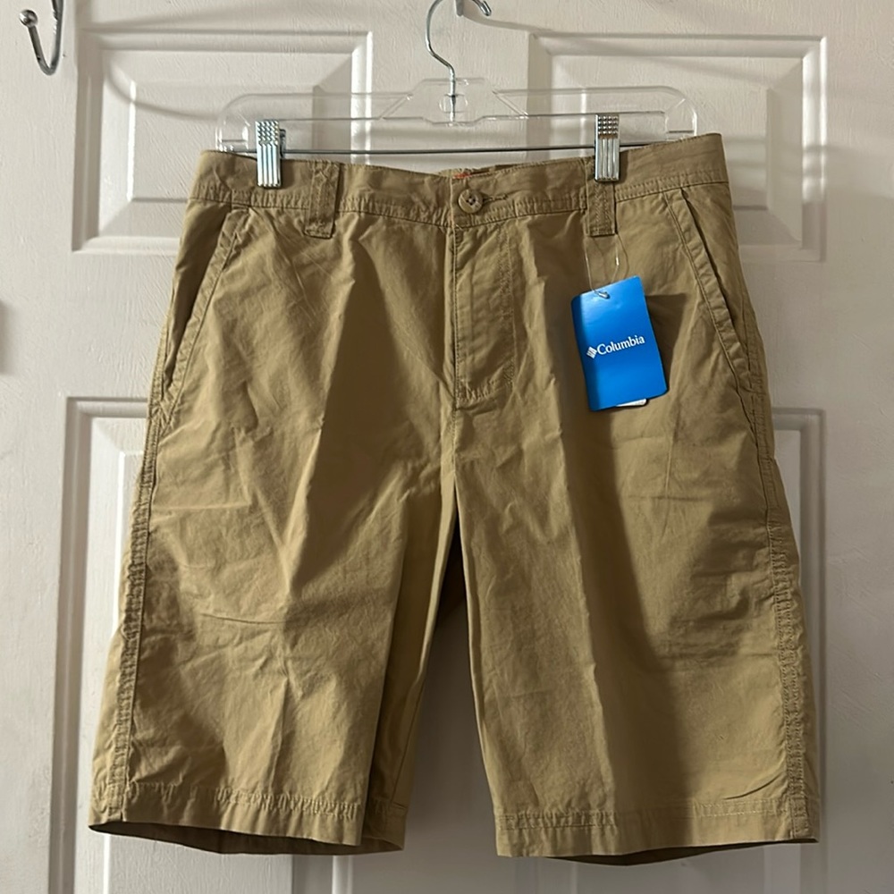COLUMBIA WASHED OUT SHORTS: TAN: NEW WITH TAGS: SIZE 30